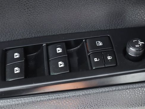 Used 2019 Toyota Camry SE FWD image 16
