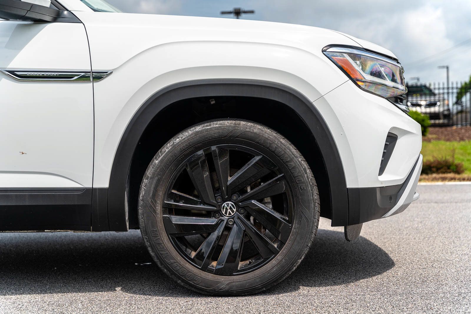 Used 2023 Volkswagen Atlas Cross Sport SE w/ Black Wheel Package FWD image 8