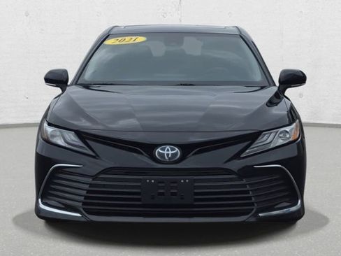 Used 2021 Toyota Camry XLE w/ Navigation Upgrade Package image 2