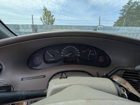 Used 2001 Buick Century Custom w/ Premium Pkg FWD image 33