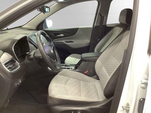 Used 2020 Chevrolet Equinox LS w/ LS Convenience Package image 9