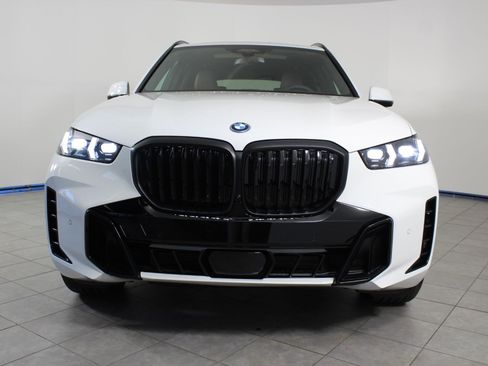 New 2026 BMW X5 xDrive50e image 6