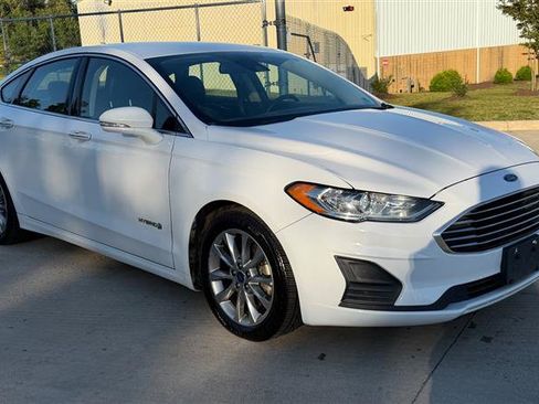 Used 2017 Ford Fusion SE w/ Equipment Group 602A FWD image 7