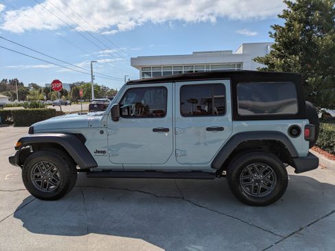 Used 2024 Jeep Wrangler Sport S image 7