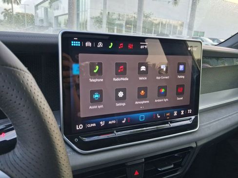 New 2026 Volkswagen Tiguan SE R-Line FWD image 9