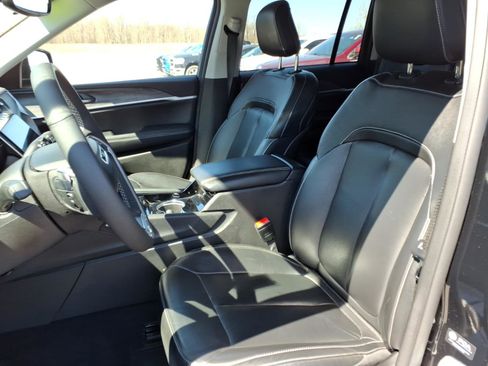 Used 2023 Jeep Grand Cherokee Limited AWD/4WD image 13