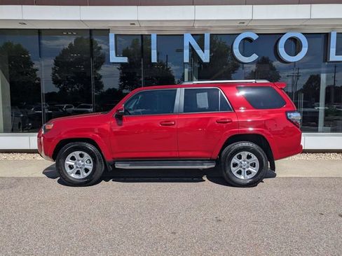Used 2022 Toyota 4Runner SR5 Premium w/ Moonroof Package RWD image 9