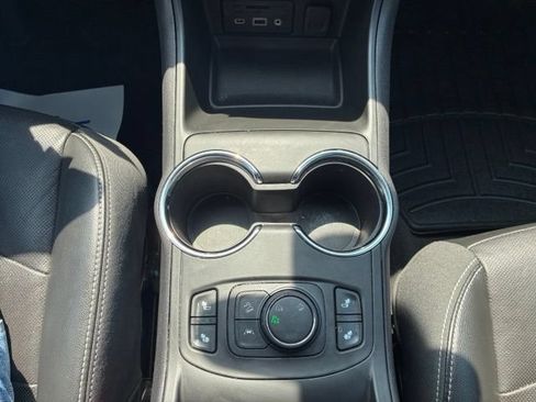 Used 2023 GMC Terrain SLT AWD/4WD image 23
