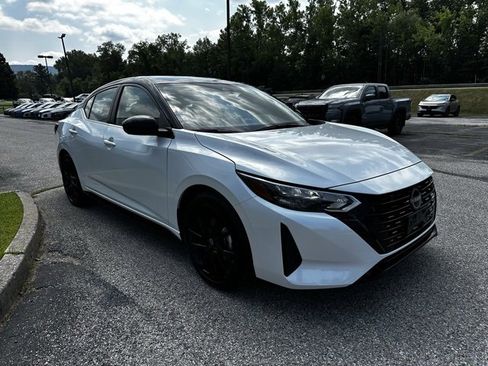 New 2025 Nissan Sentra SR w/ Midnight Edition image 5