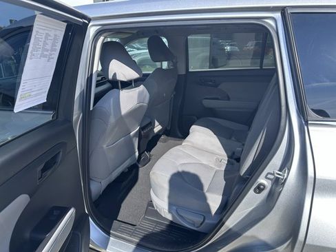 Used 2022 Toyota Highlander LE image 16