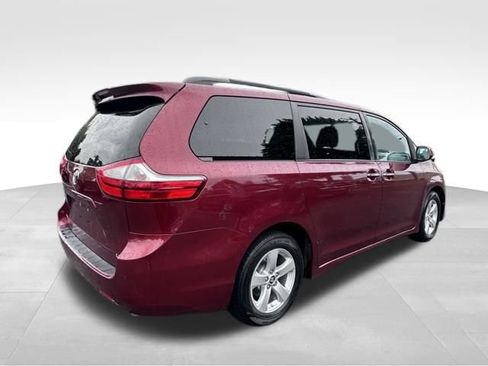 Used 2019 Toyota Sienna LE w/ LE Preferred Package FWD image 6