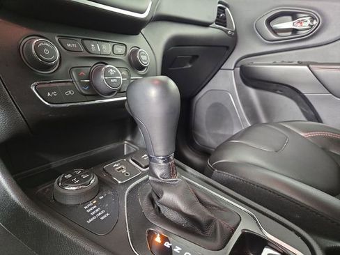 Used 2022 Jeep Cherokee Trailhawk w/ Comfort/Convenience Group image 20