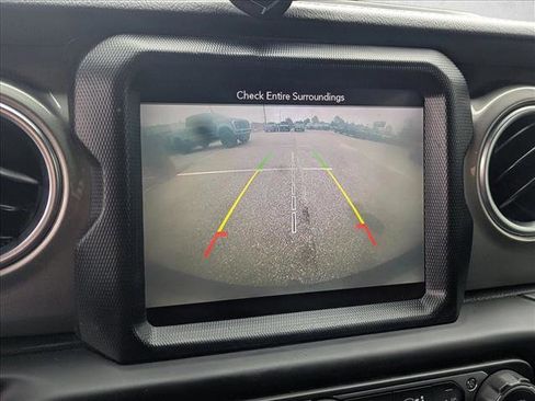 Used 2018 Jeep Wrangler Unlimited Sahara image 13