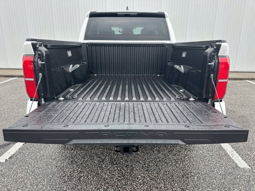 Used 2025 Toyota Tacoma SR5 AWD/4WD image 21