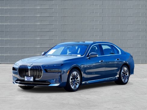 Used 2025 BMW i7 xDrive60 w/ Executive Package image 3