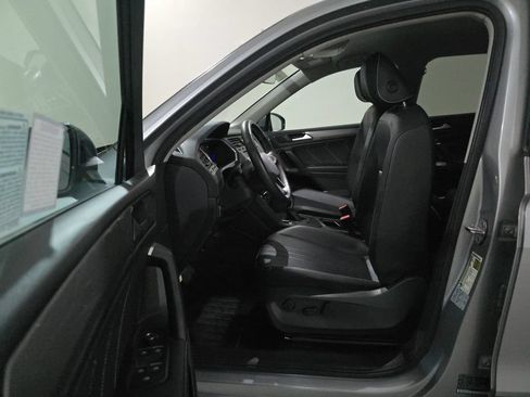 Used 2022 Volkswagen Tiguan SE FWD image 8