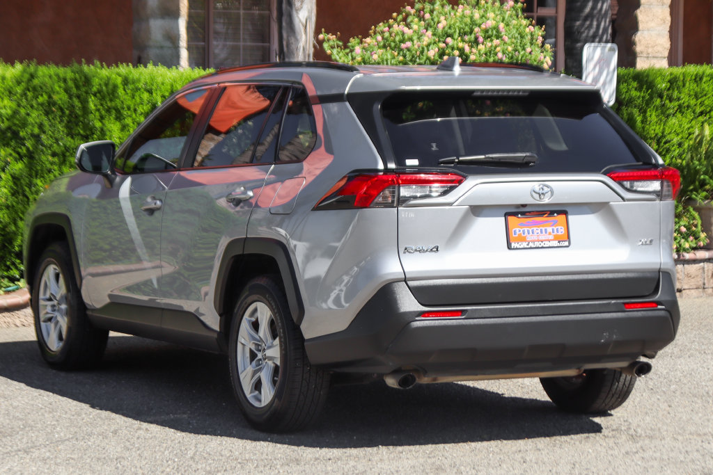 Used 2019 Toyota RAV4 XLE FWD image 6