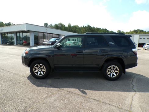 Used 2024 Toyota 4Runner TRD Off-Road Premium image 3