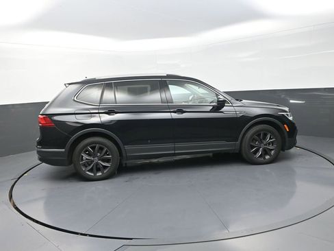 Used 2023 Volkswagen Tiguan SE w/ Panoramic Sunroof Package AWD/4WD image 12