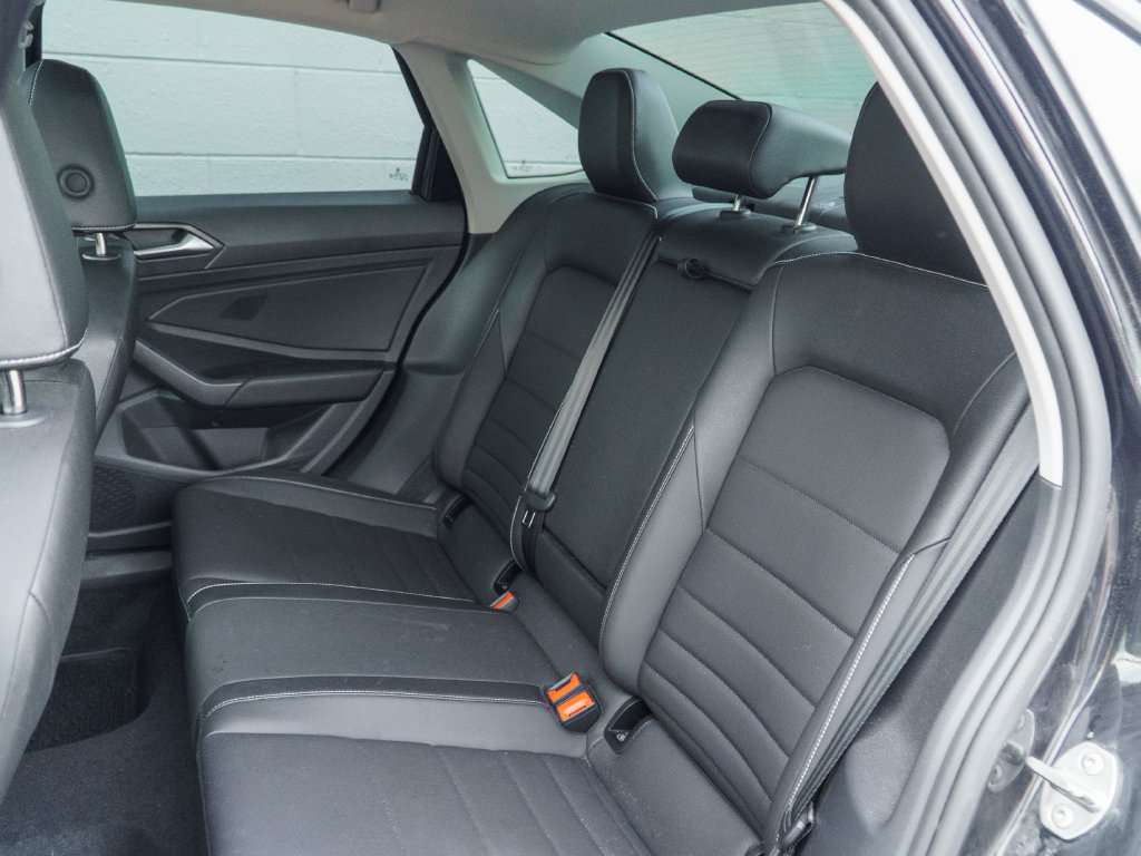 Used 2024 Volkswagen Jetta SE w/ Panoramic Sunroof Package FWD image 18