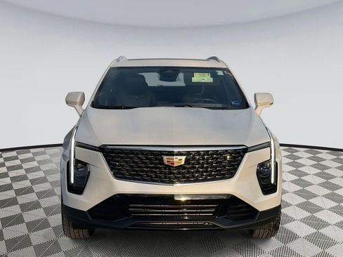 Used 2024 Cadillac XT4 Premium Luxury image 6