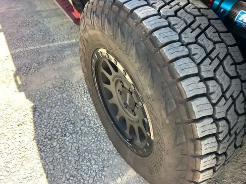 Used 2024 Toyota Tacoma TRD Off-Road w/ TRD Off Road Upgrade Package AWD/4WD image 2