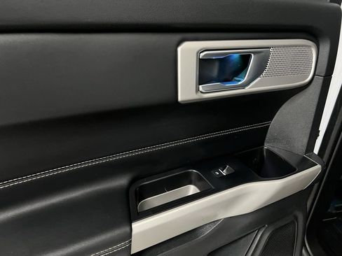 Used 2022 Ford Explorer Limited image 49