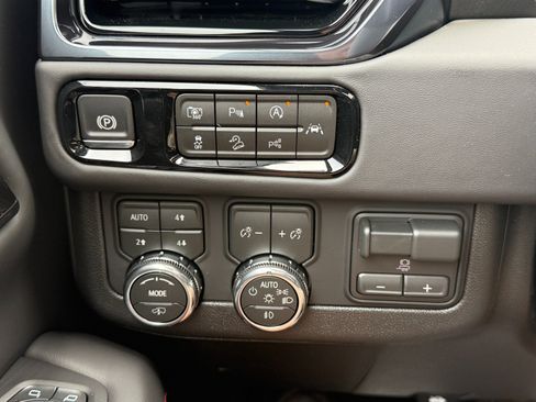 New 2026 GMC Yukon AT4 Ultimate w/ LPO, Floor Liner Package AWD/4WD image 34