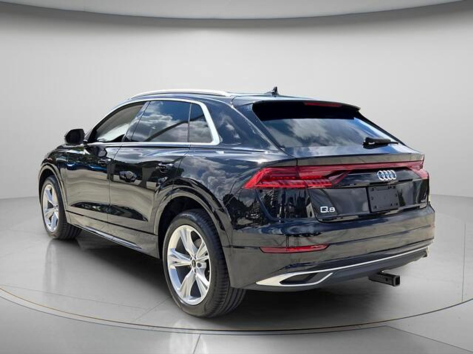 Used 2023 Audi Q8 Premium w/ Convenience Package AWD/4WD image 8