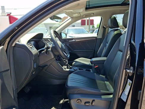 Used 2022 Volkswagen Tiguan SE AWD/4WD image 13