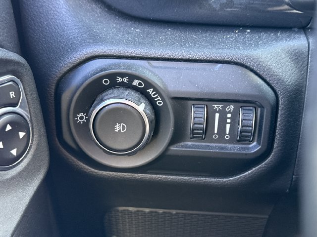 Used 2021 Jeep Wrangler Unlimited Sahara AWD/4WD image 34