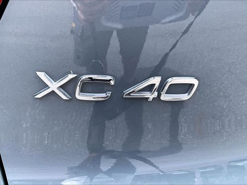 Used 2023 Volvo XC40 B5 Plus w/ Protection Package Premier AWD/4WD image 10