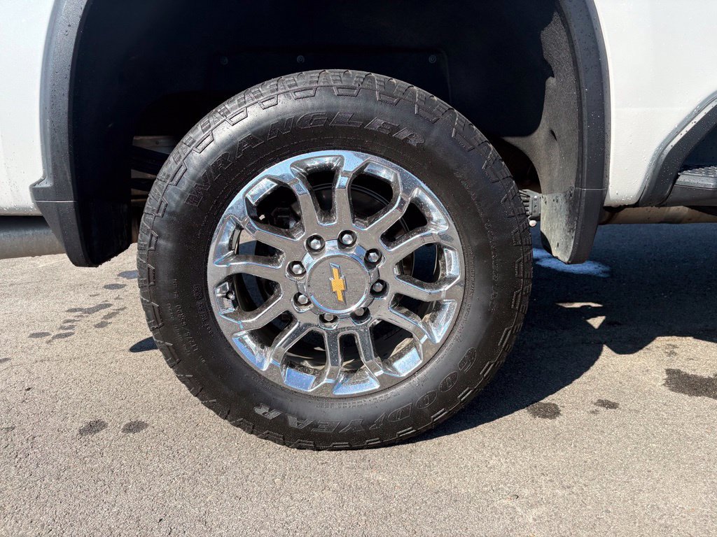 Used 2024 Chevrolet Silverado 2500 LTZ w/ LTZ Premium Package AWD/4WD image 32