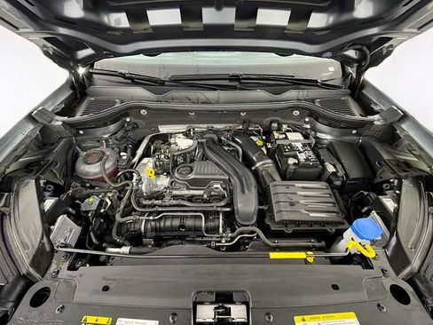 Used 2025 Volkswagen Taos SEL image 33