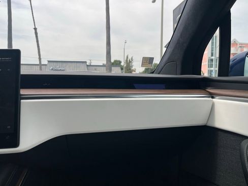 Used 2023 Tesla Model X image 25