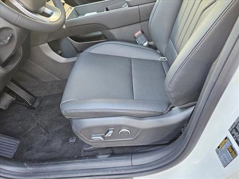 Used 2025 Hyundai Santa Fe SEL FWD image 3