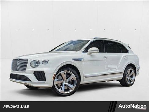 Used 2023 Bentley Bentayga image 1