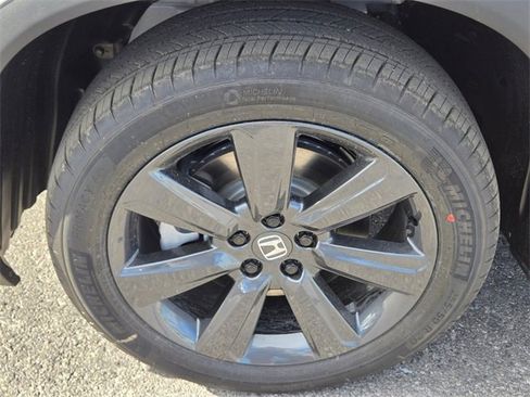 New 2025 Honda Pilot Sport image 6