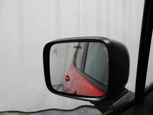 Used 2023 Jeep Renegade Latitude w/ Premium Group image 12