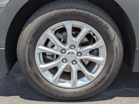 Used 2019 Chevrolet Equinox LS w/ LS Convenience Package FWD image 31