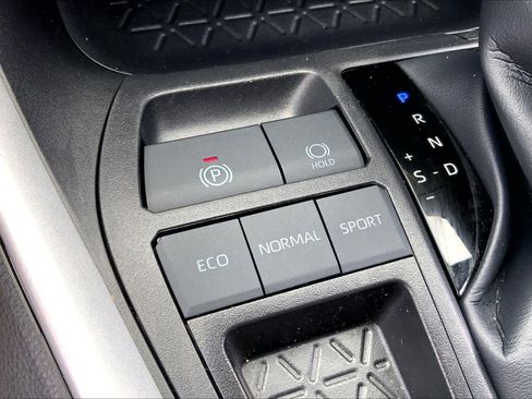 Used 2025 Toyota RAV4 XLE w/ Convenience Package FWD image 34