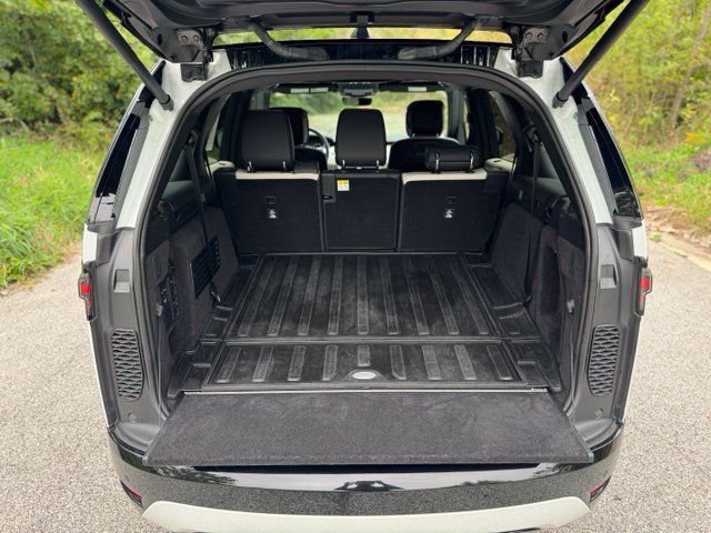 Used 2024 Land Rover Discovery Dynamic SE AWD/4WD image 14