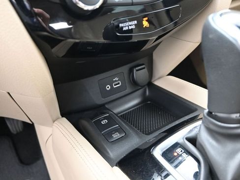 Used 2018 Nissan Rogue SL w/ Premium Package image 20