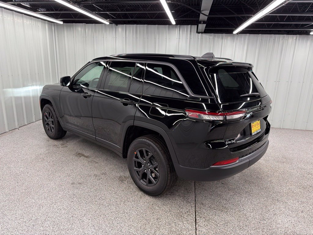 New 2027 Jeep Grand Cherokee Altitude RWD image 4