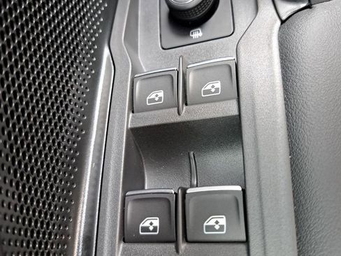 New 2026 Volkswagen Tiguan SE image 16