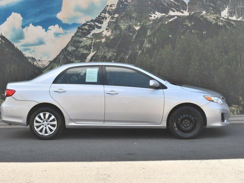 Used 2012 Toyota Corolla LE FWD image 2