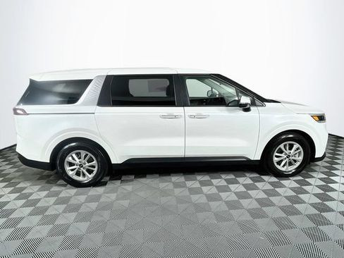 Used 2023 Kia Carnival LX FWD image 9