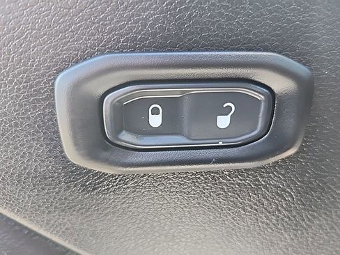 Certified 2019 Jeep Wrangler Unlimited Sport S image 32