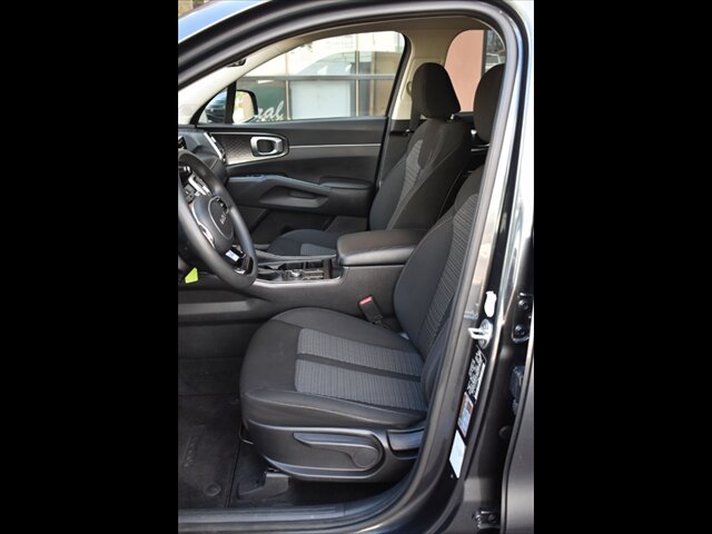 Used 2022 Kia Sorento LX AWD/4WD image 13