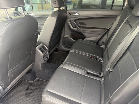 Used 2021 Volkswagen Tiguan SE w/ Panoramic Sunroof Package AWD/4WD image 12